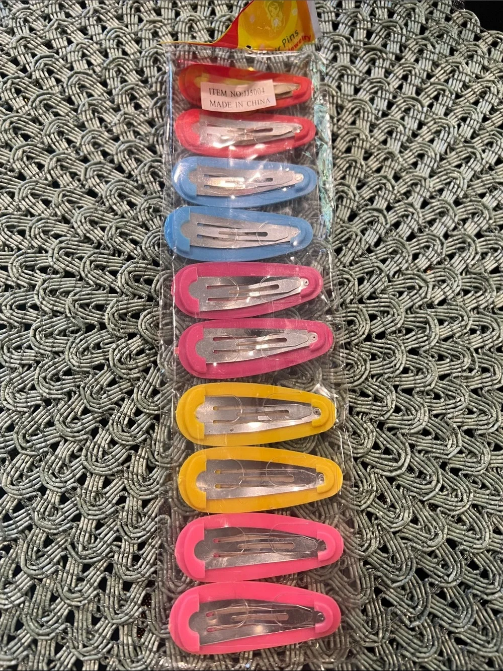 NWT Cute Hello Kitty Style Assorted Hair Clips - Pink Blue Yellow. 10 clips